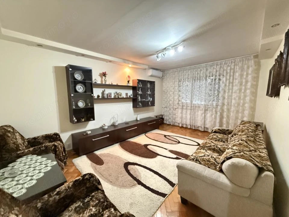 Apartament cu 3 camere, decomandat, 65 mp utili, etaj 4 cu acoperis - Soarelui