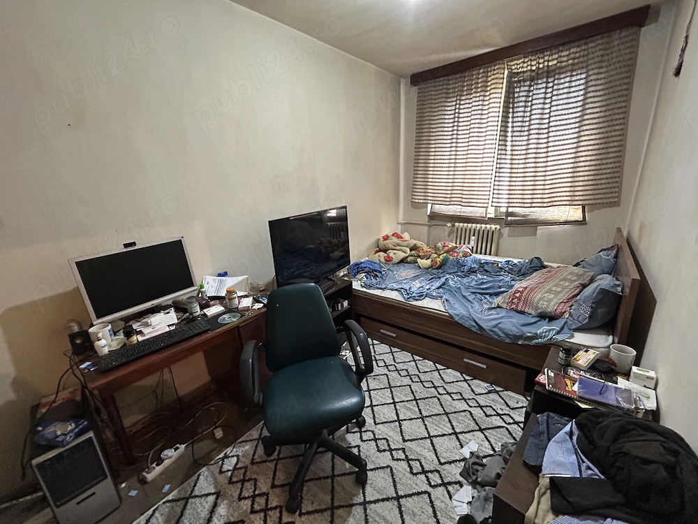 Vand apart.3 cam,Podgoria, etaj 3 din 4, cu 2 balcoane mari, bloc caramida