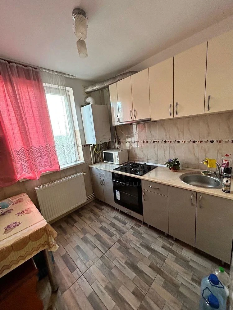 Dambovita - 2 Camere - Etaj intermediar cu LIFT - Centrala proprie - Decomandat