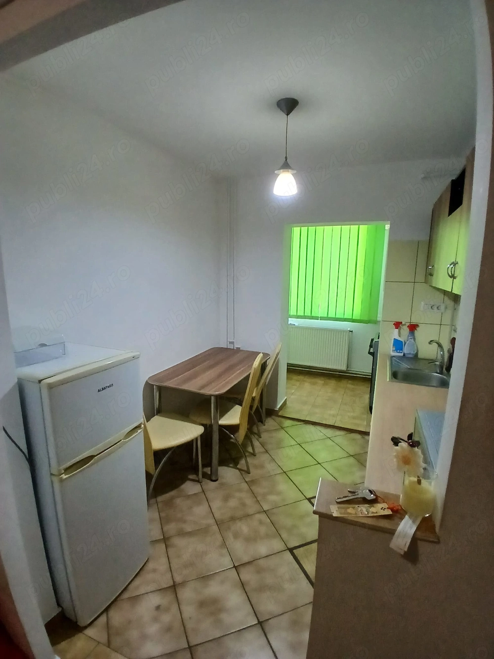 Proprietar VAND apartament 3 camere decomandat în zona Lipovei. NU AGENTIE