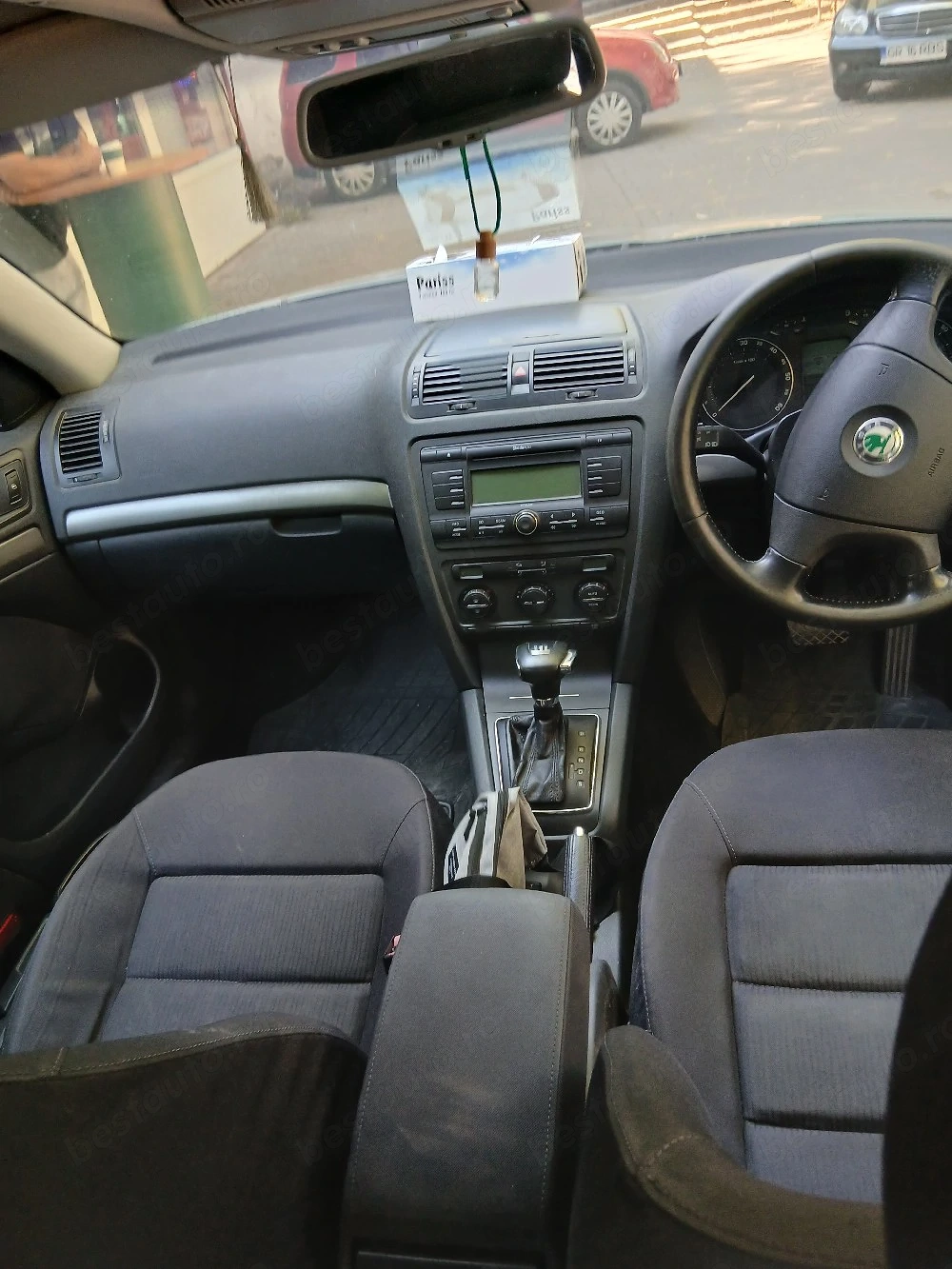 vând  skoda octavia. 2