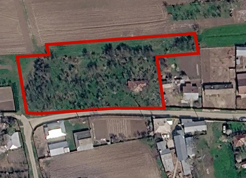 Surdulesti mirosi arges: casa batraneasca nelocuibila 549 mp - teren 4867 mp