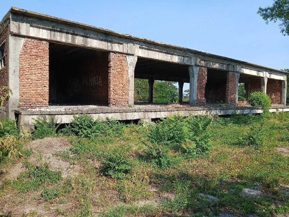De închiriat vânzare hală industrială 369,70 mp + teren 5.013 mp în Roman, Neamț