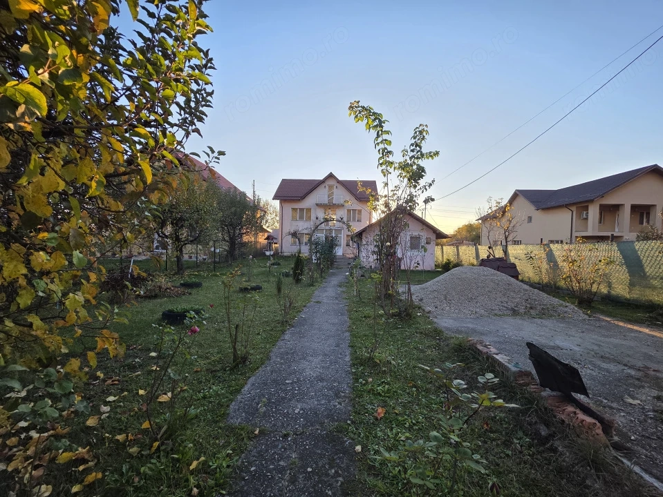 CASĂ P+E+M, 2340 mp teren - VALEA MĂRULUI