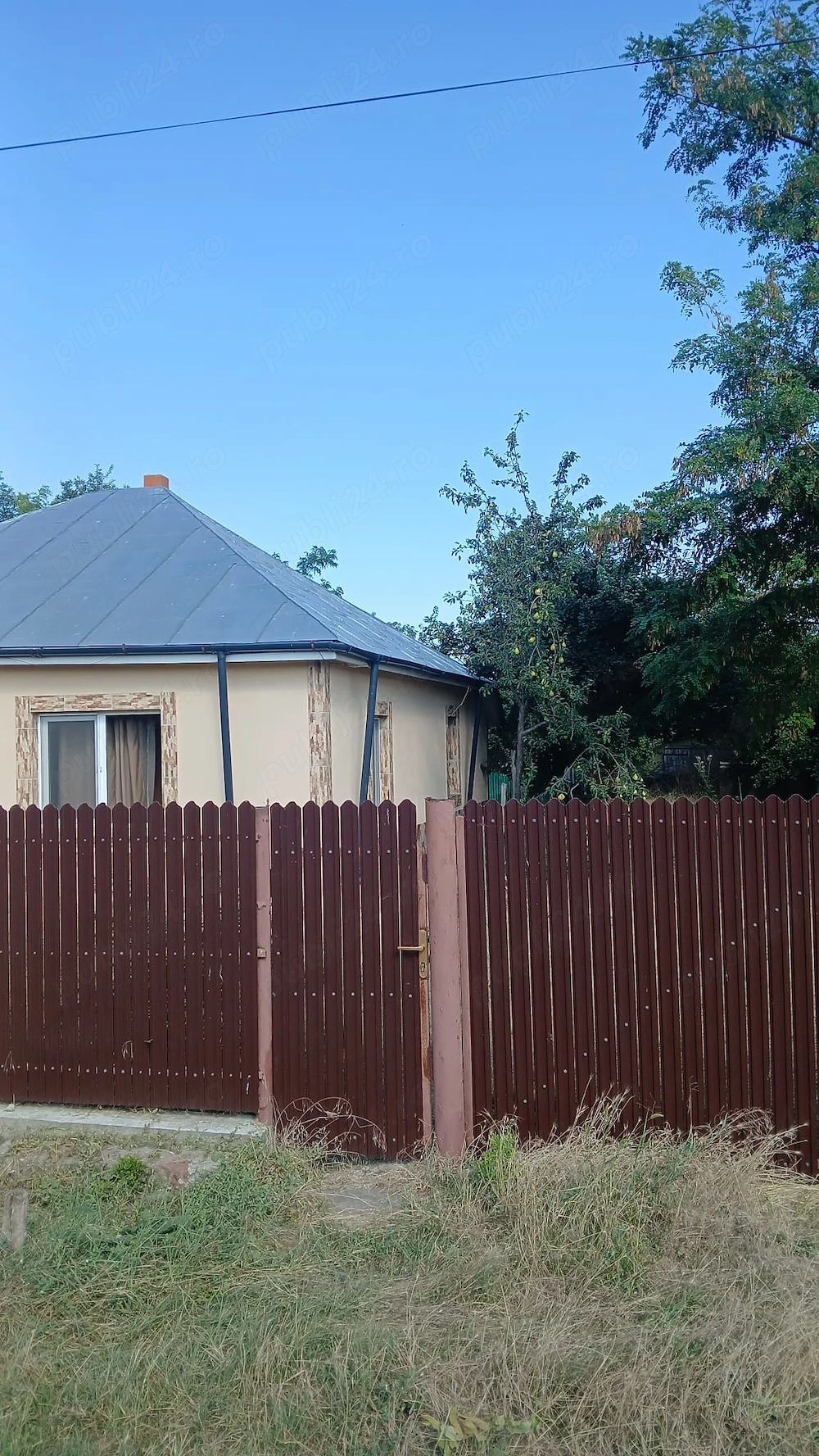 Vind casa la tara.