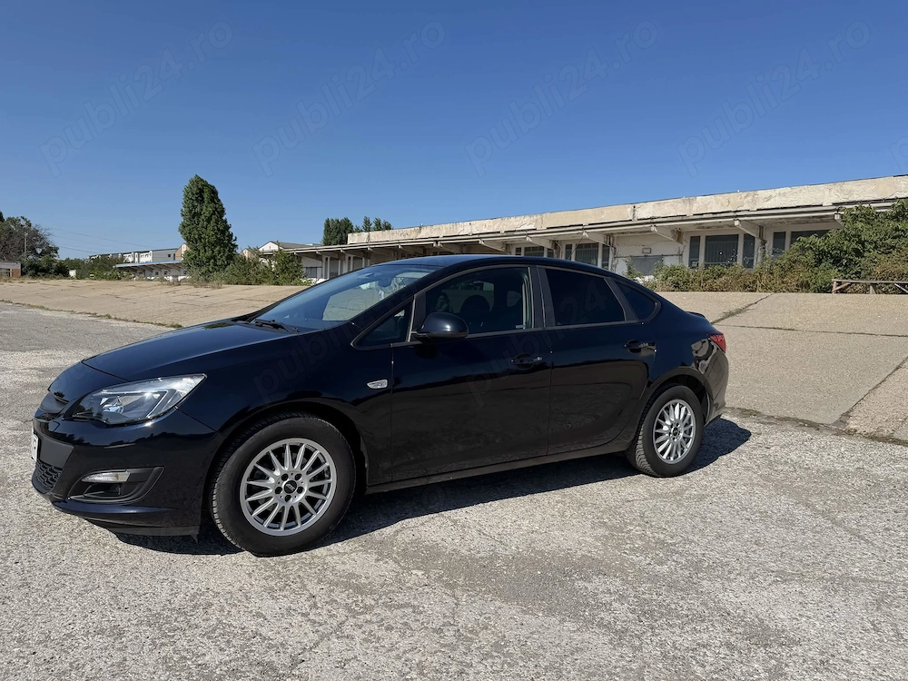 Opel Astra J Sedan 