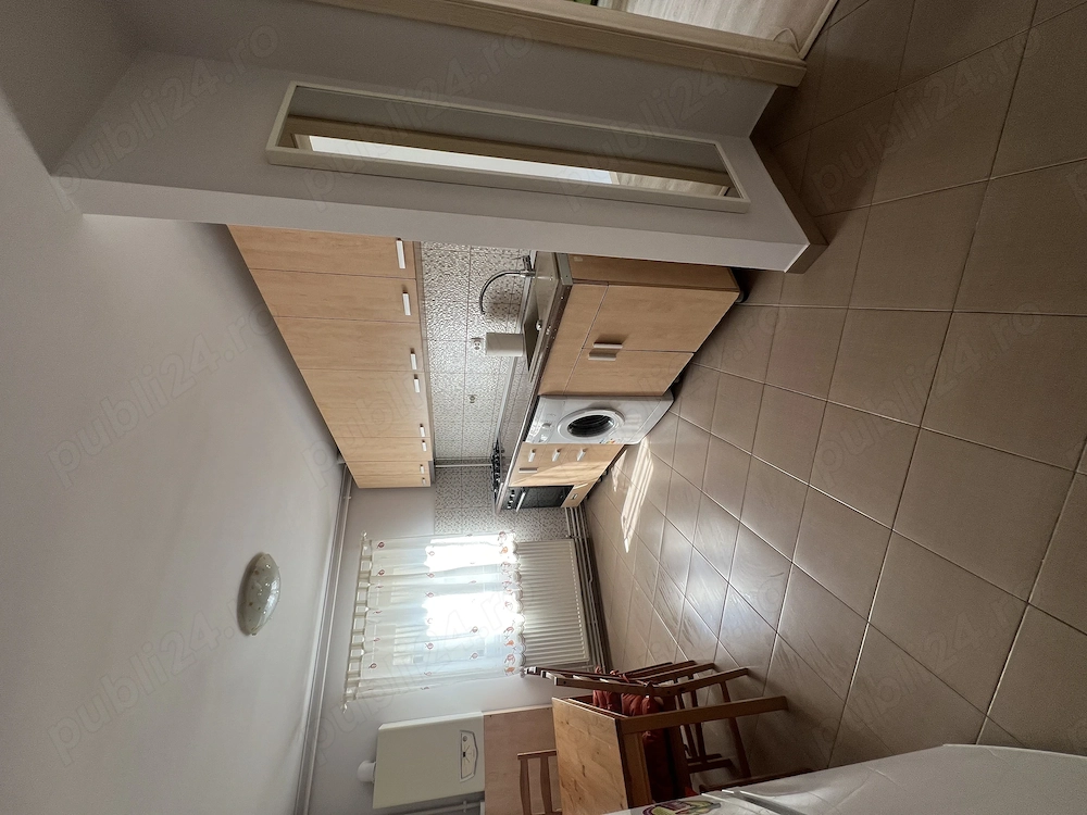 Apartament 3 camere de închiriat