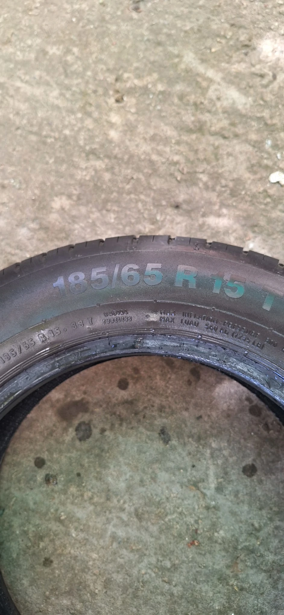 Vând 4 cauciucuri ,CONTINENTAL,185/65 R15