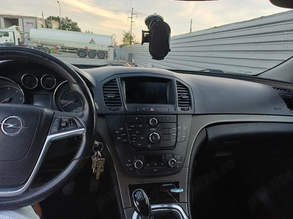 vând Opel insignia 