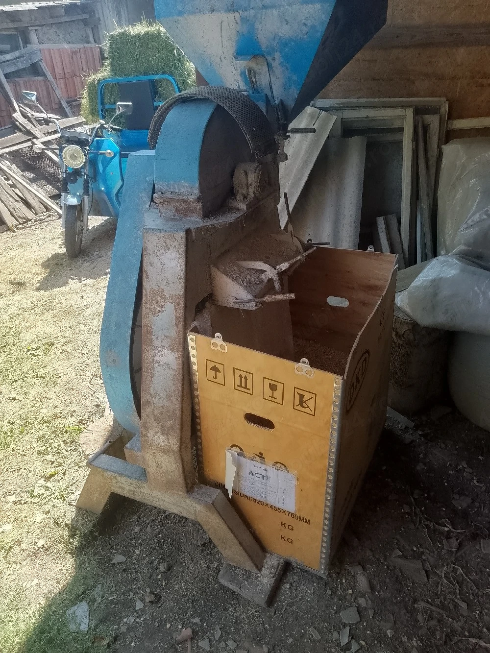 Vand moara cu cicanele dupa tractor si plug