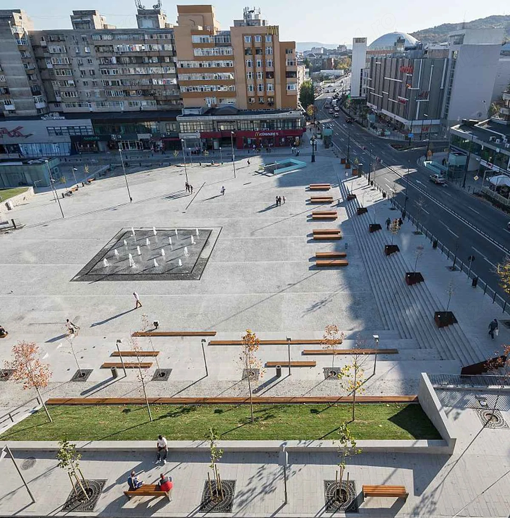 inchiriere spatii centru RM VALCEA ( fostul McDonalds )