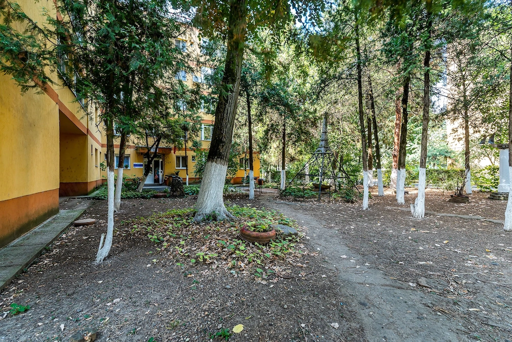 Apartament 3 camere, etaj 1, zonă verde și retrasă Poetului, Vlaicu