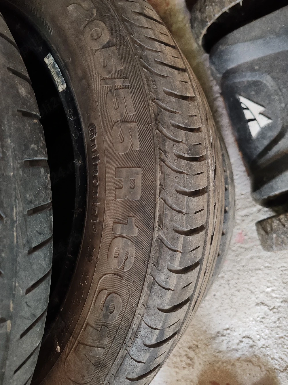 vand 2 cauciucuri continental  205 55 r16