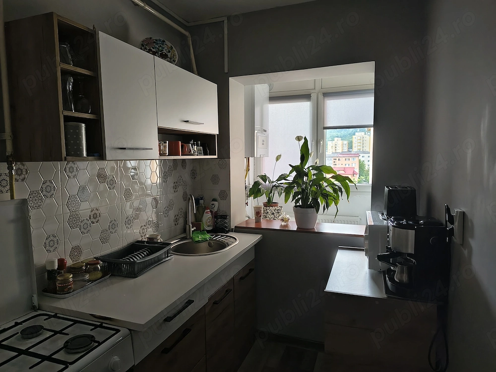 3 camere, de vânzare 