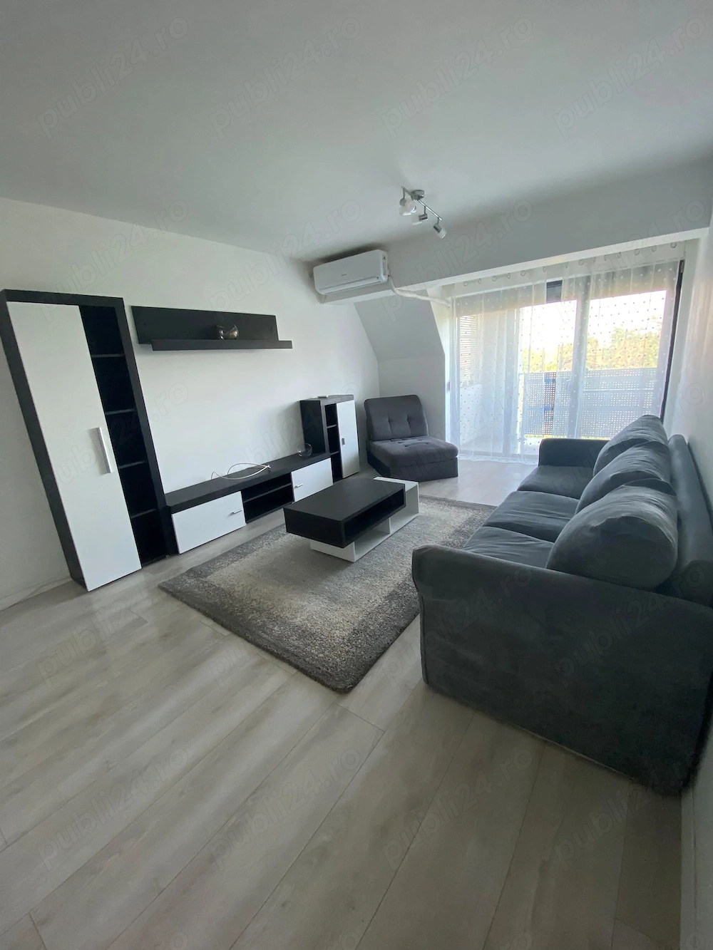 Proprietar vand apartament cu 2 camere decomandat   An 2020 Cal. Girocului-Esso  95.000 Euro Neg