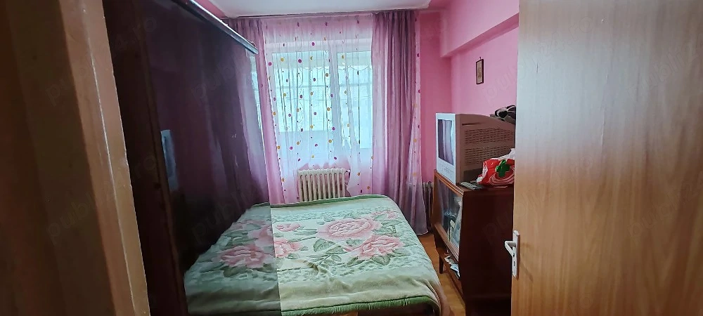 vand apartament 3 camere Baciului