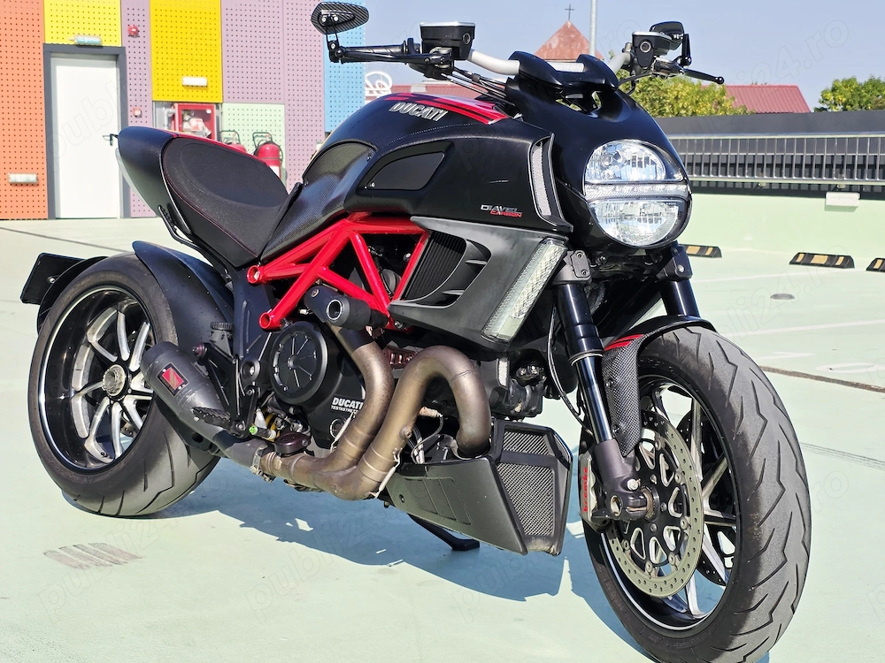 Ducati Diavel Rosu Carbon 2011