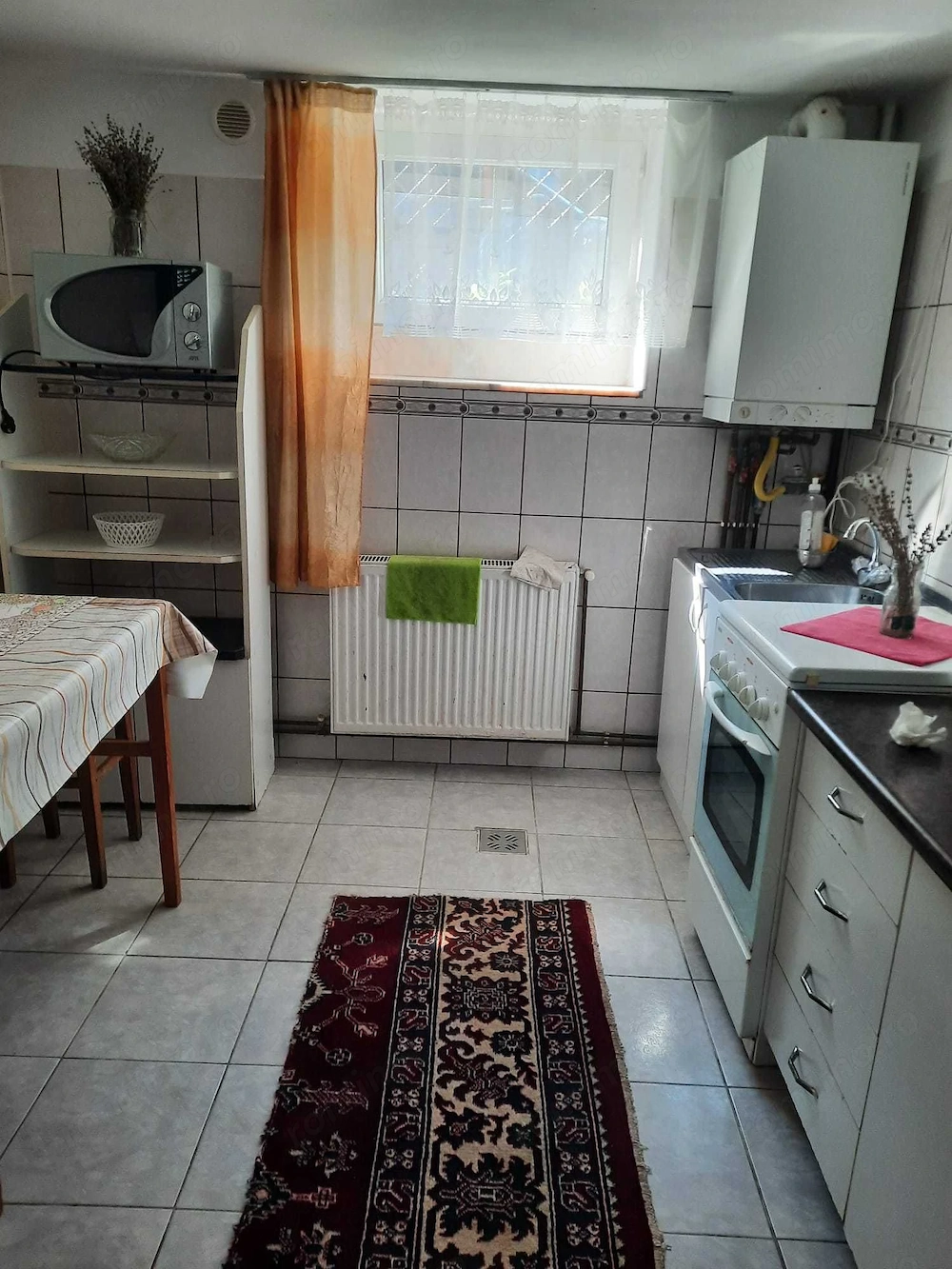Inchiriere apartament 2 camere in casa (demisol) zona AFI, complet mobilat