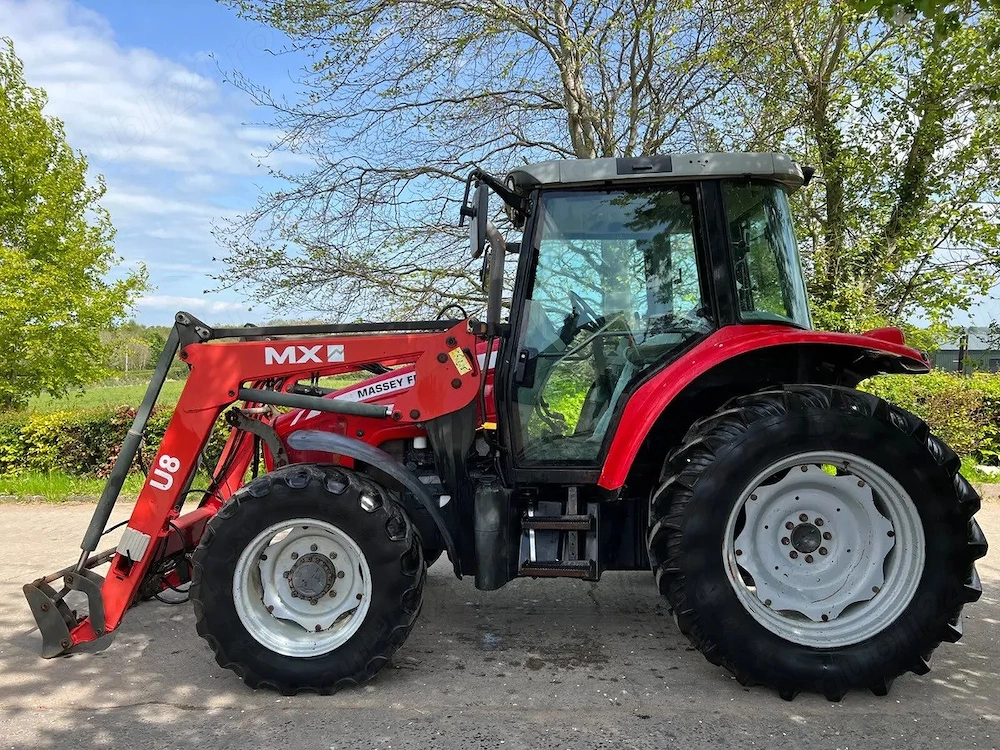 Tractor Massey Ferguson Cu incarcator (Valorificare ANAF)