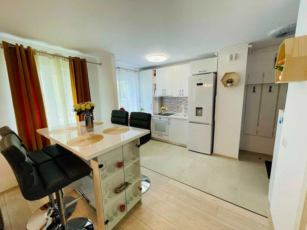 Studio de inchiriat etaj 1 Brasov 40 mp Coresi Top City parcare mobilt si utilat