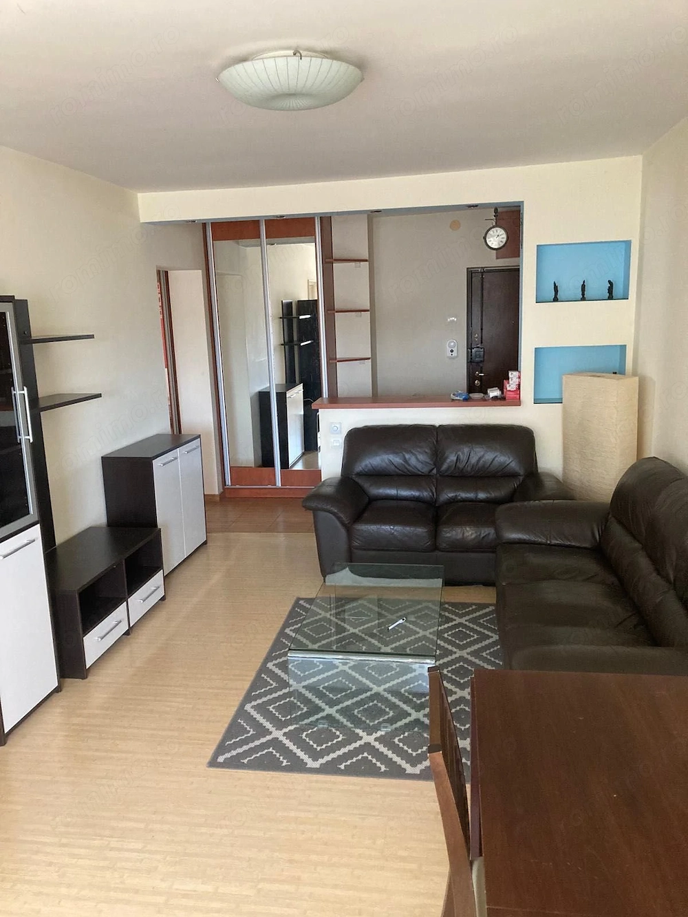3 camere pe B-dul Tineretului - vis-a-vis parc