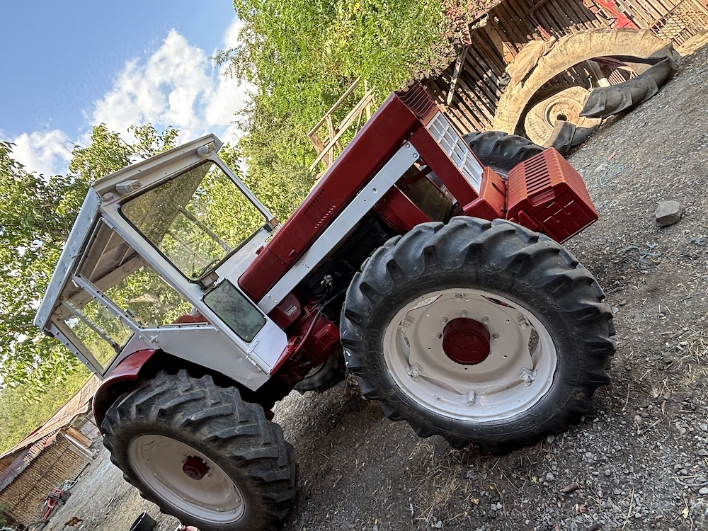 Vând tractor international 1046