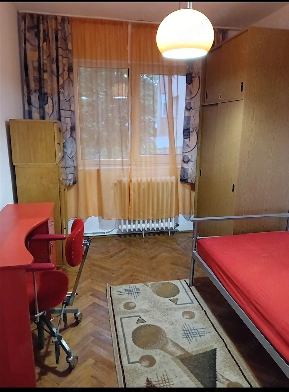 Dau în chirie apartament 3 camere 