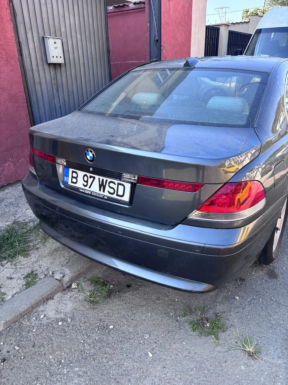 Vand bmw  seria 7 pentru piese 