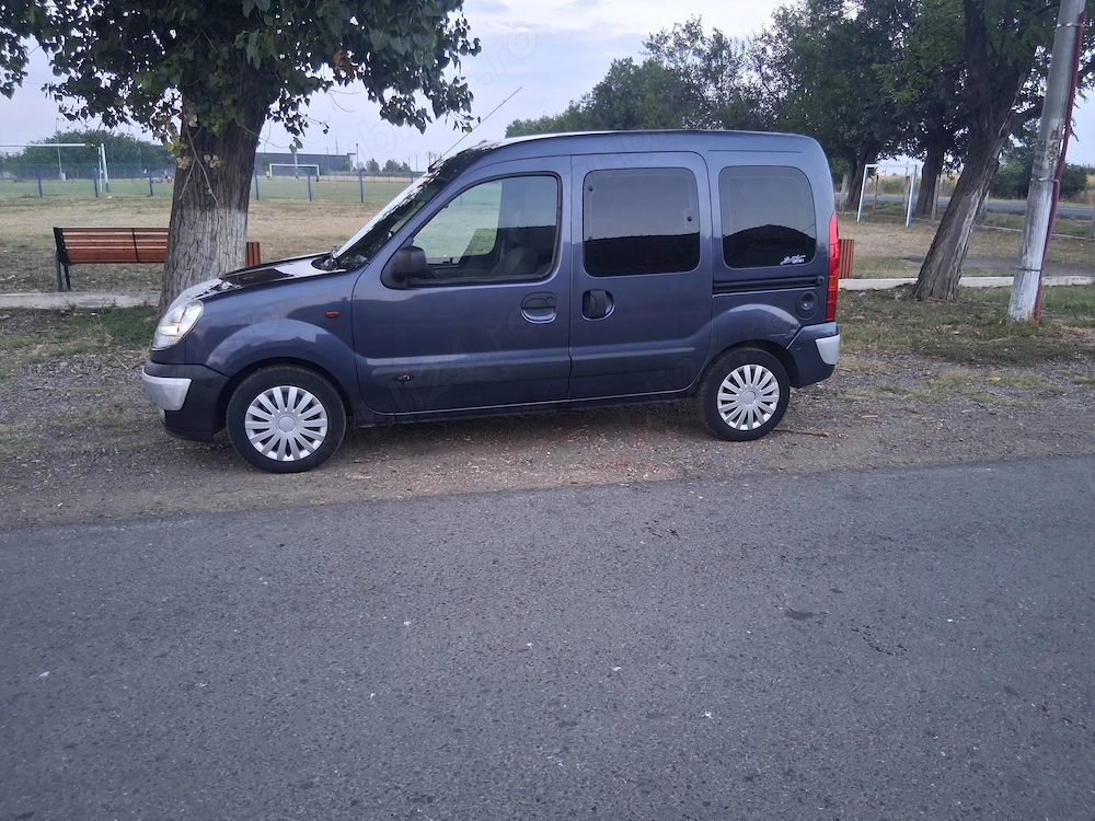 Vand renaut kangoo an 2004 motor 1.5 dci euro 4 ac functional geamuri si oglinzi electrice central s