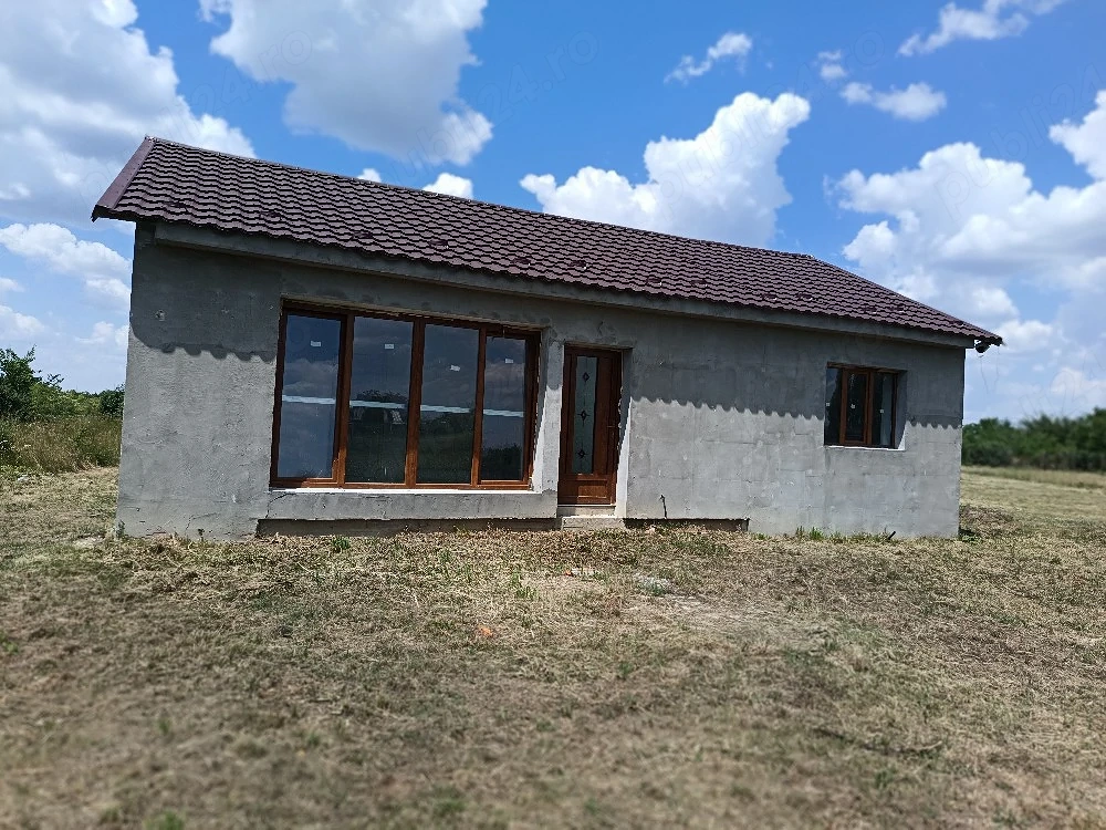 Vând casa Banloc