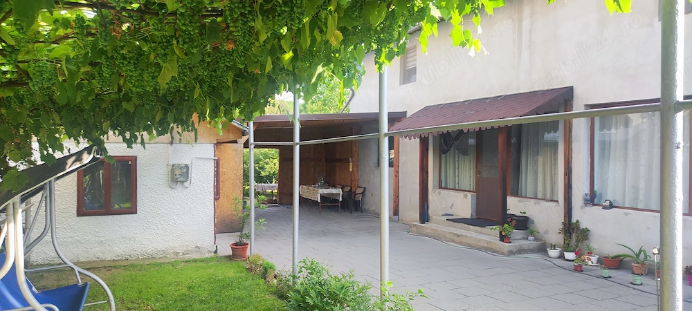 vand casa complet utilata