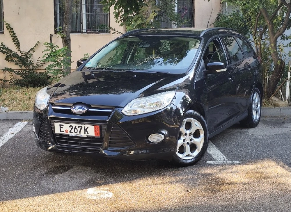 Ford Focus 1.6 benzină clasic MPI, navi