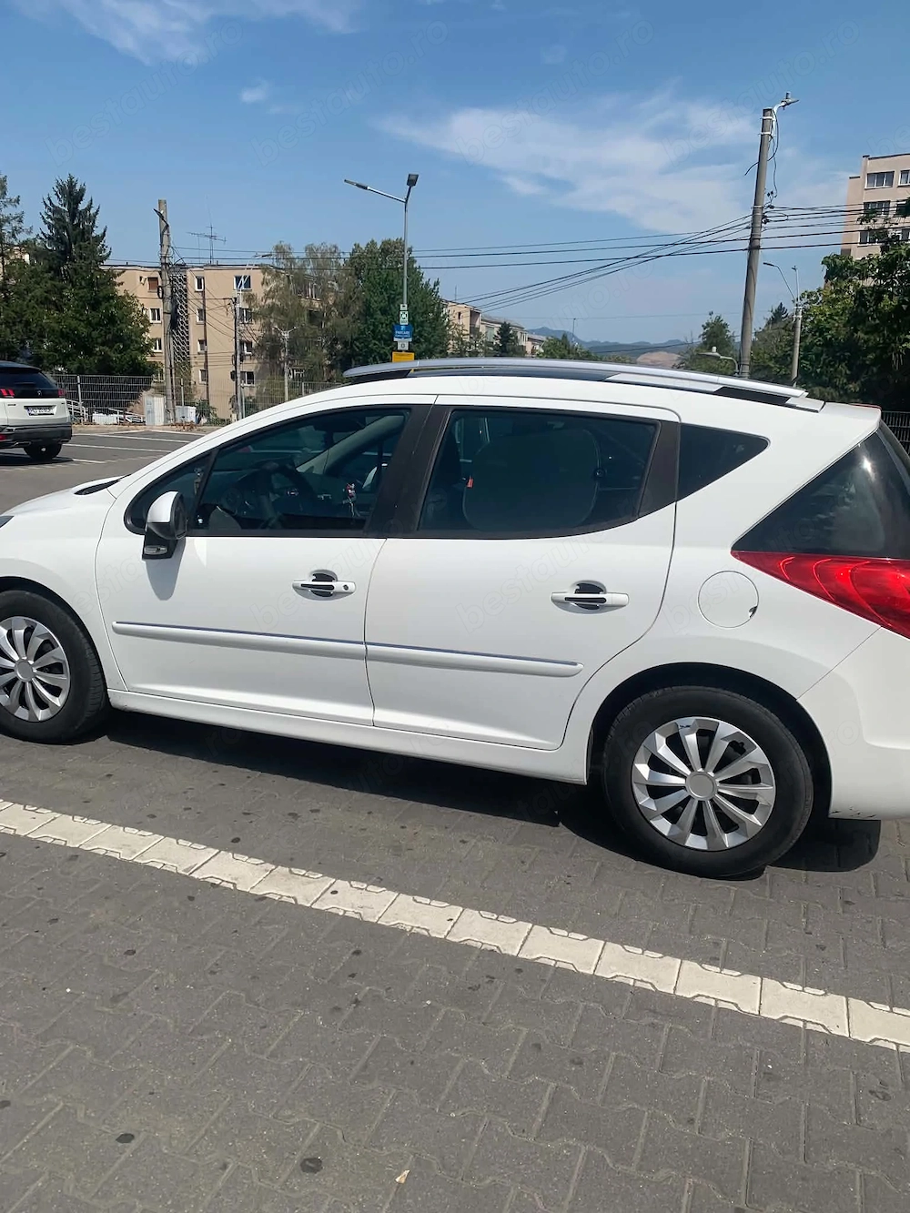 Vând Pejauth 207sw din 2013 preț 4000euro negociabil