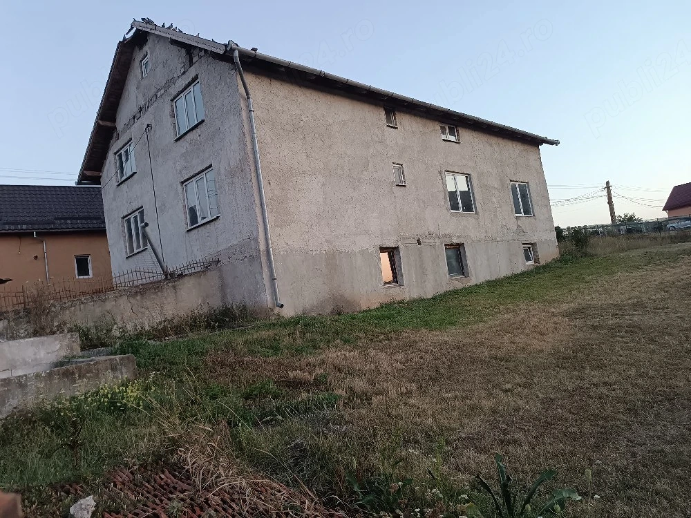 Casă 3 nivele 
