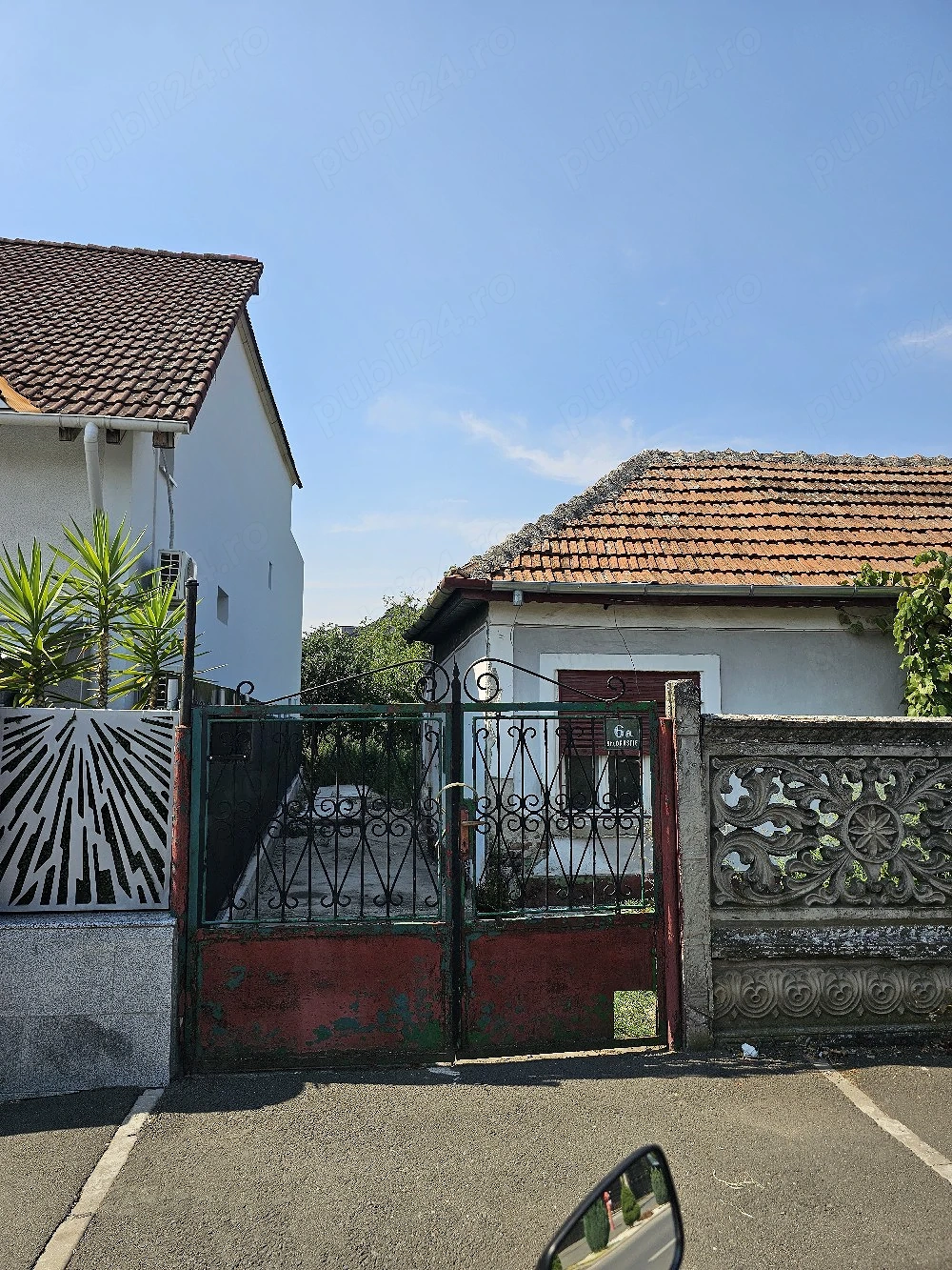 Vand teren cu casa veche 