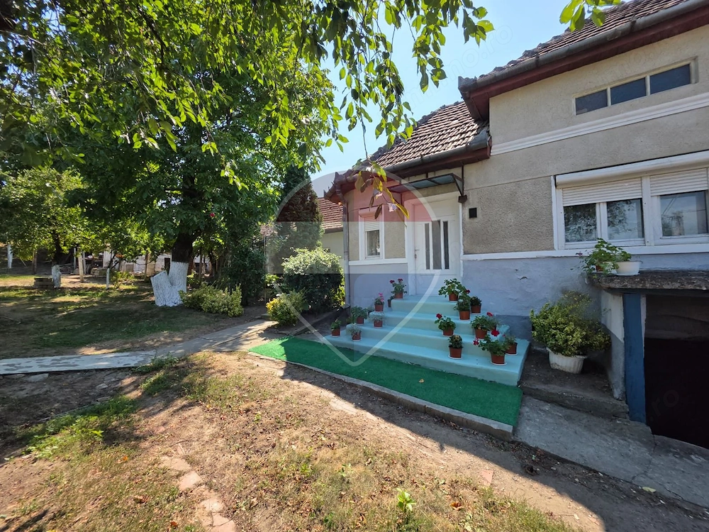 Casa traditionala cu istorie in satul Cornesti langa Tarnaveni Mures