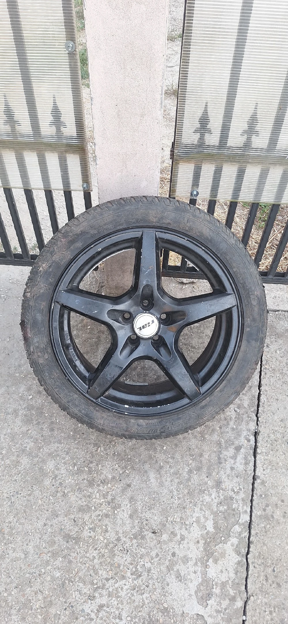 vând jantă dezent germany cu capac rial si un cauciuc de vara pe langa ce are pe janta cu cea venit