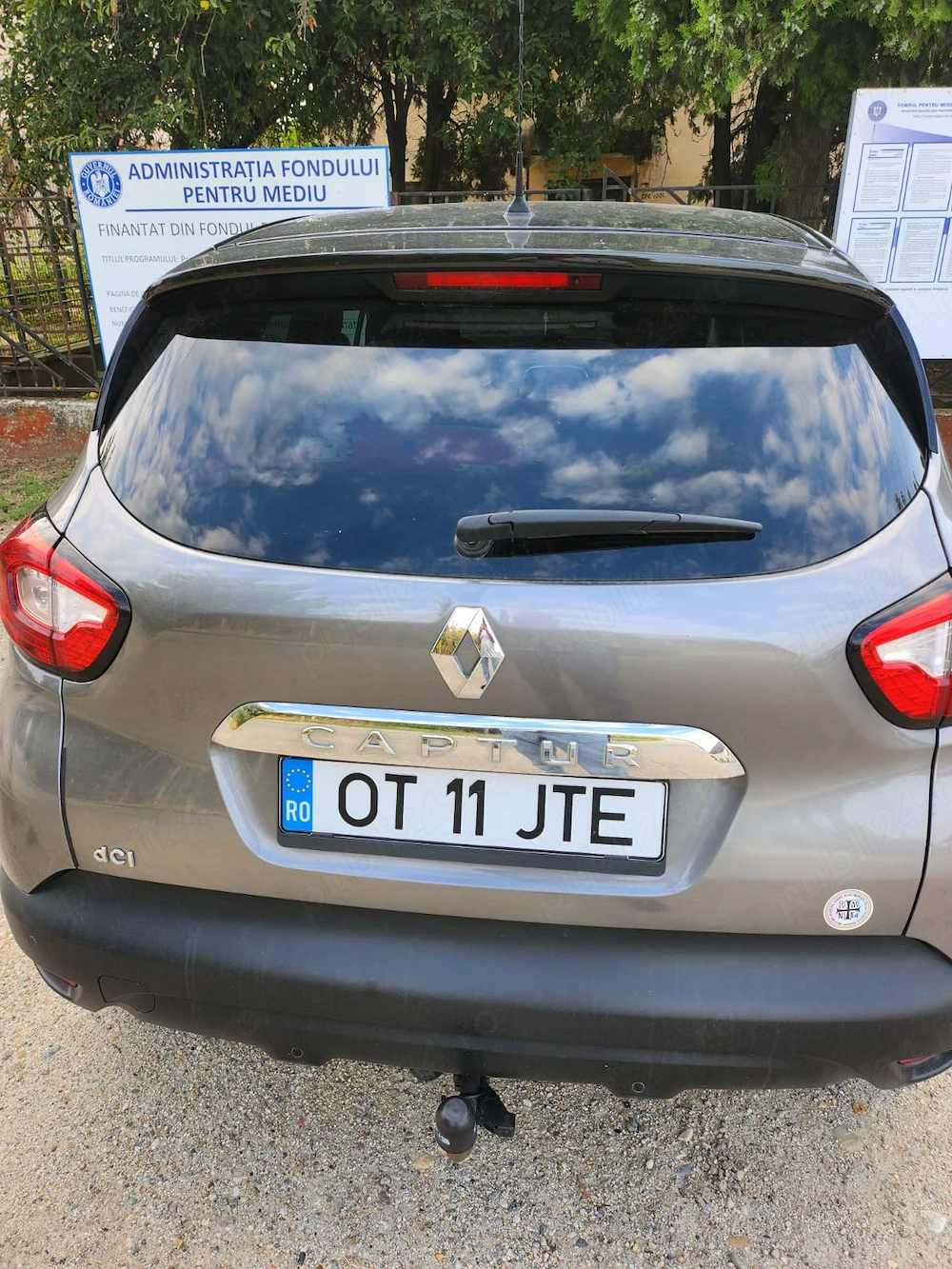 Vand Renault Captur din 2014, echipat cu motorul diesel de 1.5 dCi (90 CP) și cutia automată 