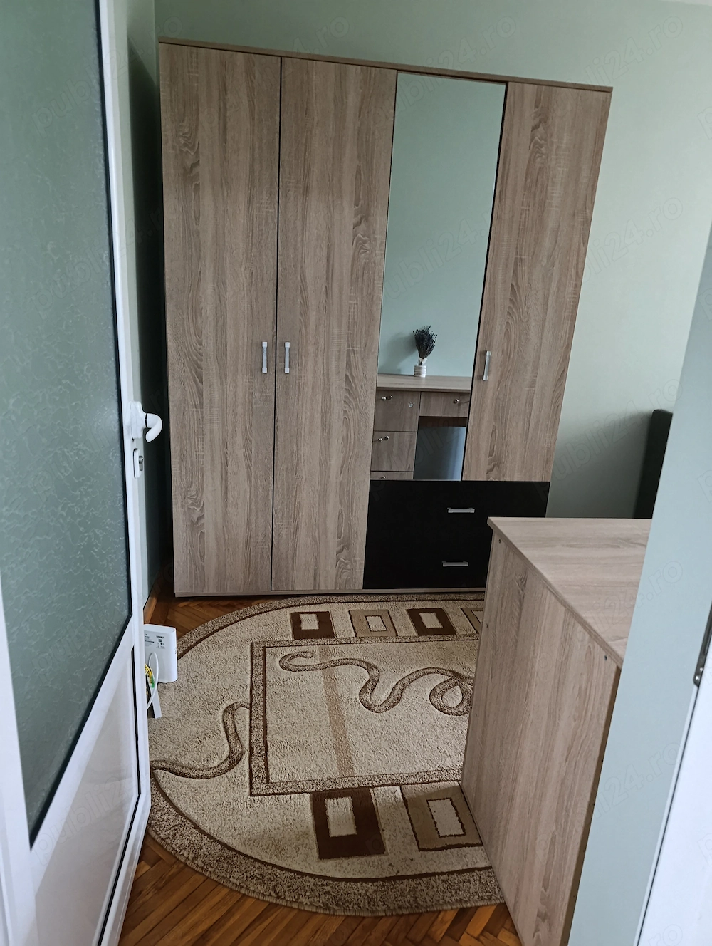 Apartament de închiriat, decomandat, cu 3 camere 
