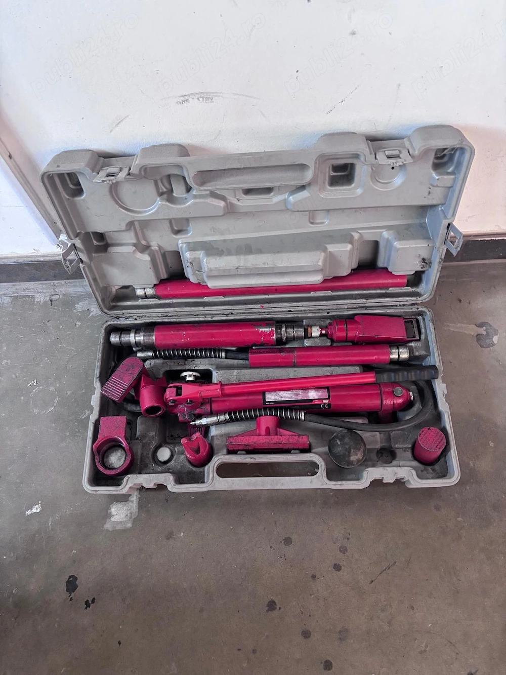 Presă hidraulică pentru caroserii