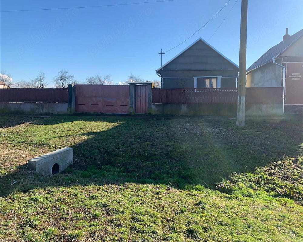 Vând casa cu gradina in satul Bicaci, comuna Gepiu