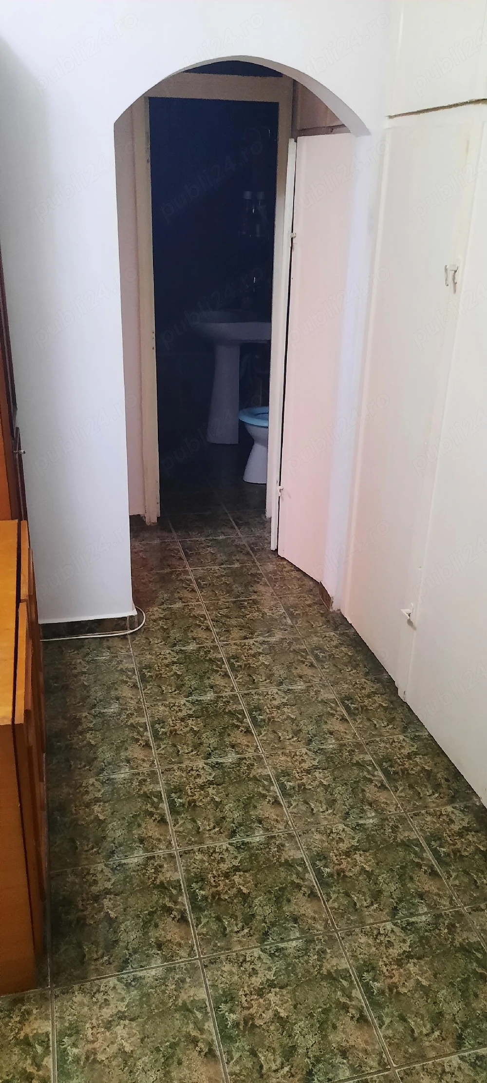Vând apartament cu două camere. 