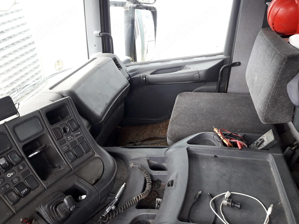 Camion cu macara Scania