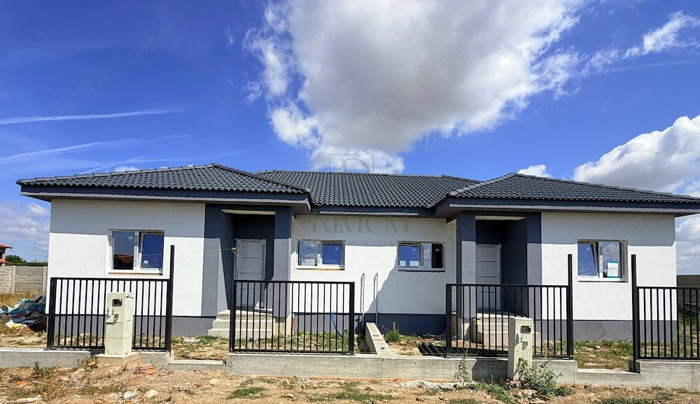 Duplex pe plan - asfalt - canalizare - personalizare interioara