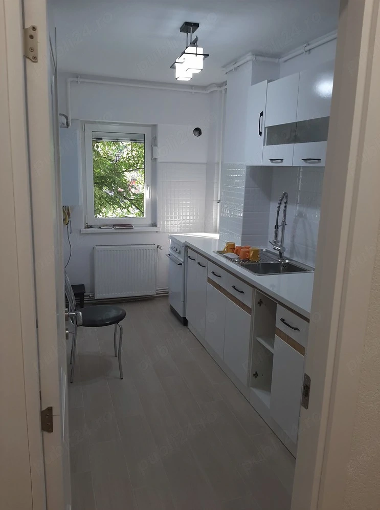 Apartament cu 4 camere de închiriat | Zona Vitrometan