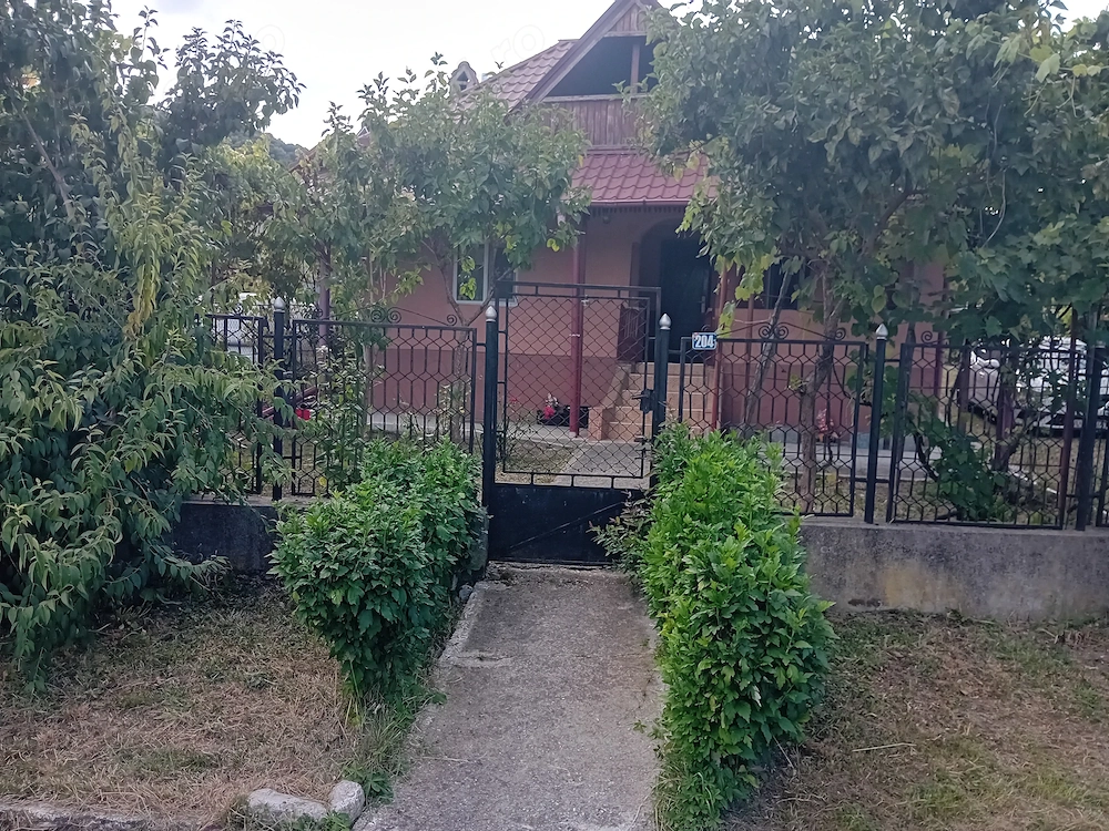 Casa la țară in zona frumoasă 