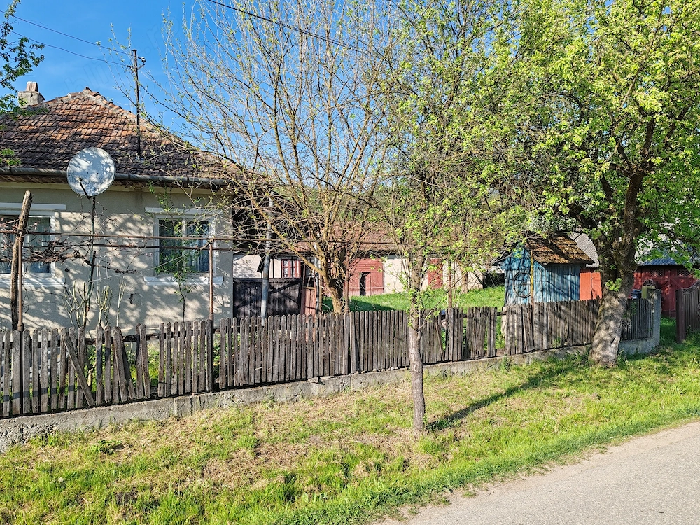 Casă si teren de vânzare 