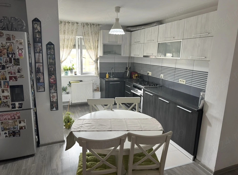 Proprietar, vând apartament cu 3 camere, in Calea Aradului 