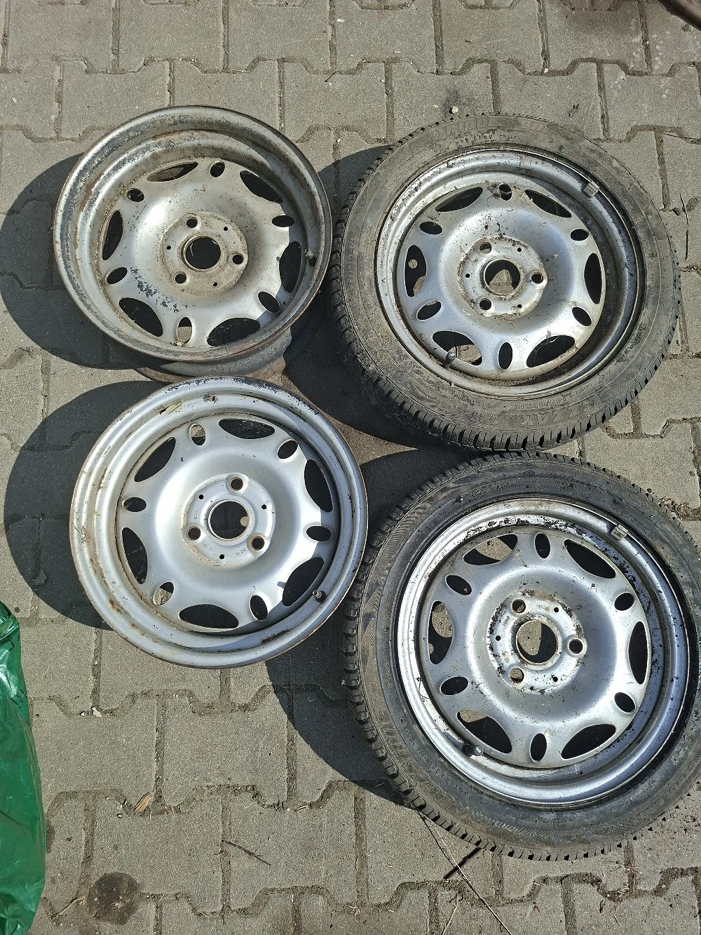 jenti smart  pe fata sunt si anvelope 145 65 r15