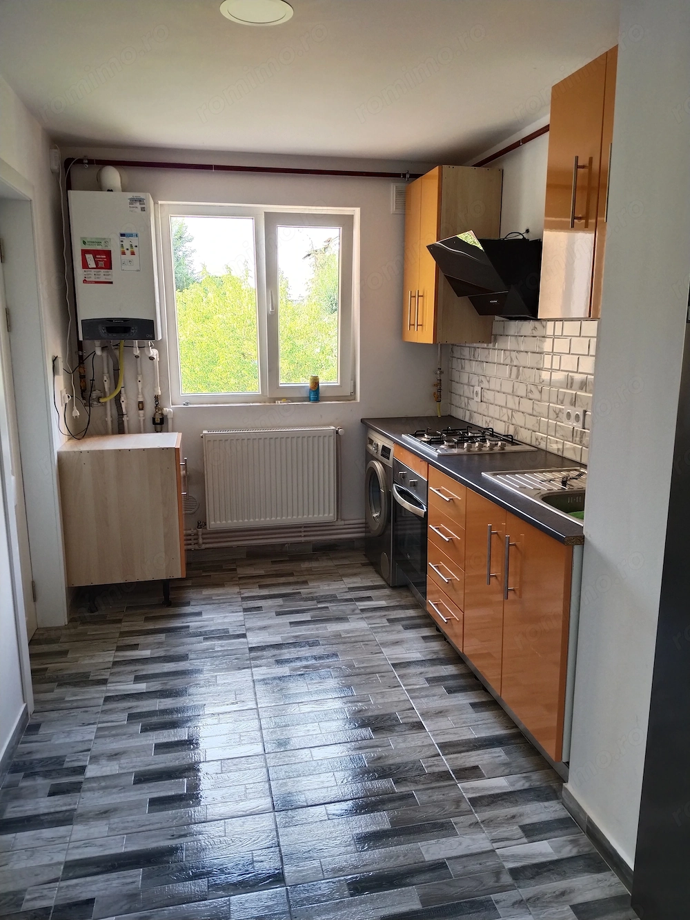 Ofer apartament spre închiriere 